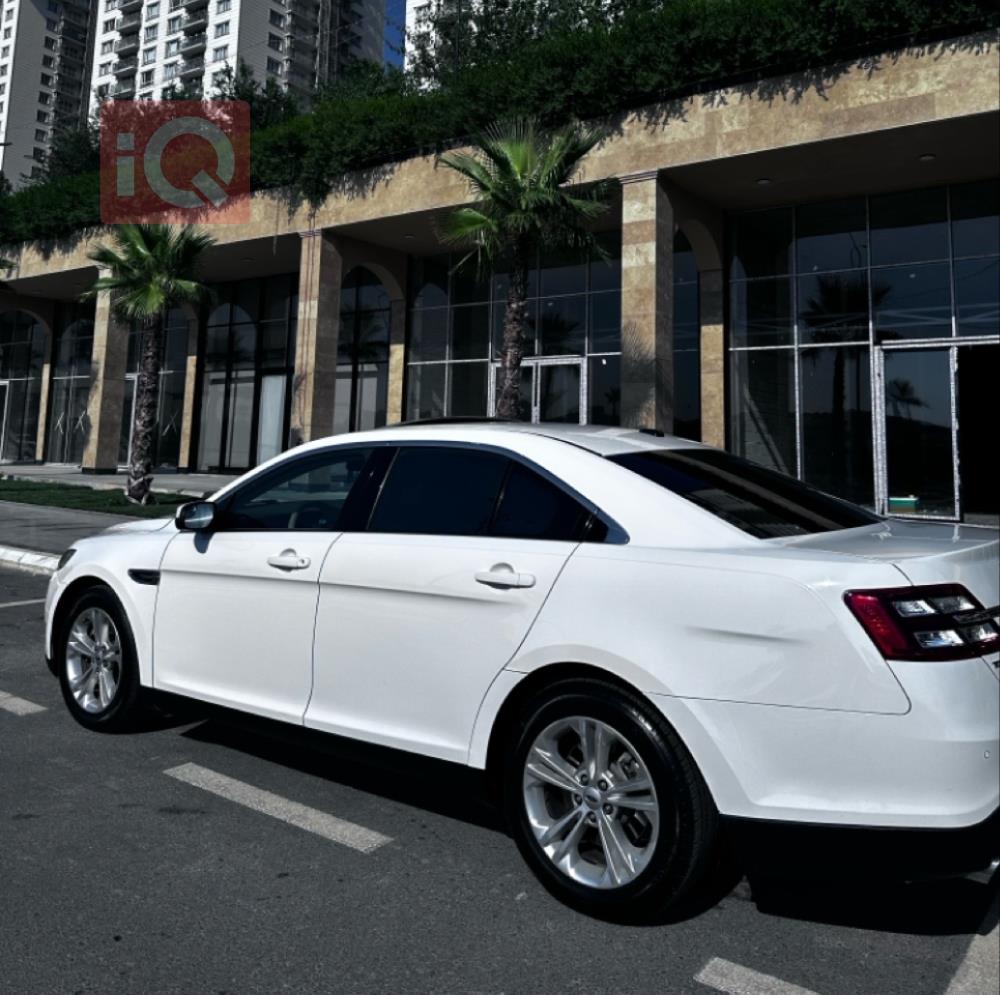 Ford Taurus